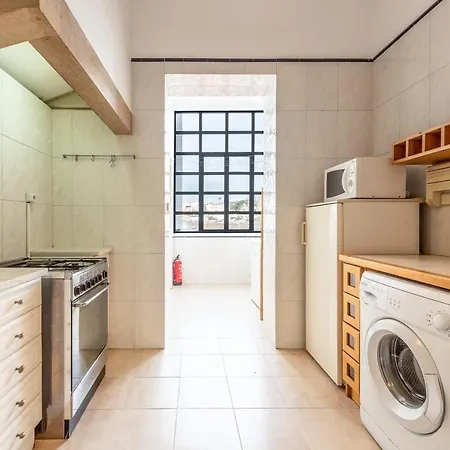 Wonderful 4br Flat Near Liberdade Avenue Lisbon